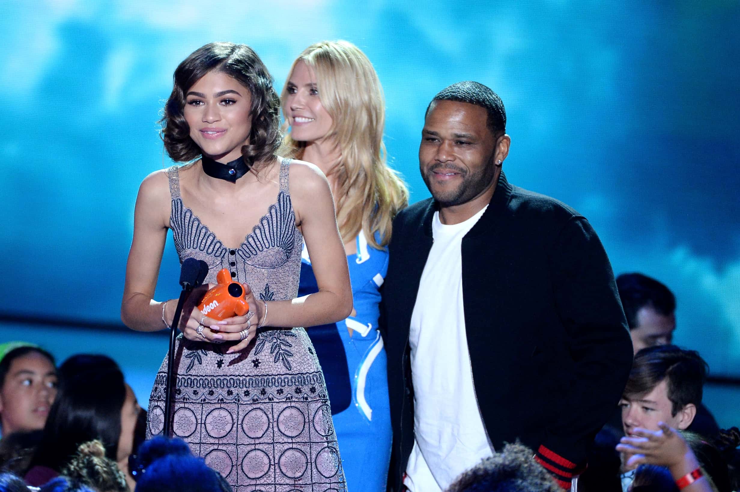 Zendaya accepts the Favorite Female TV Star
