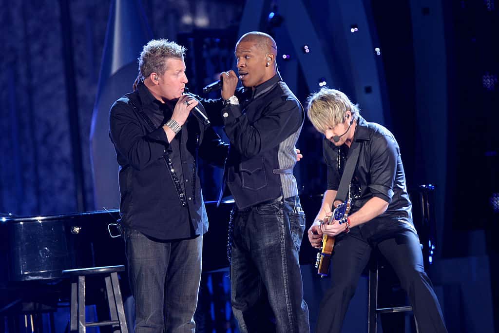Jamie Foxx and Rascal Flatts perform on stage 