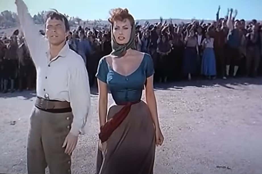 A screenshot of the movie The Pride and the Passion