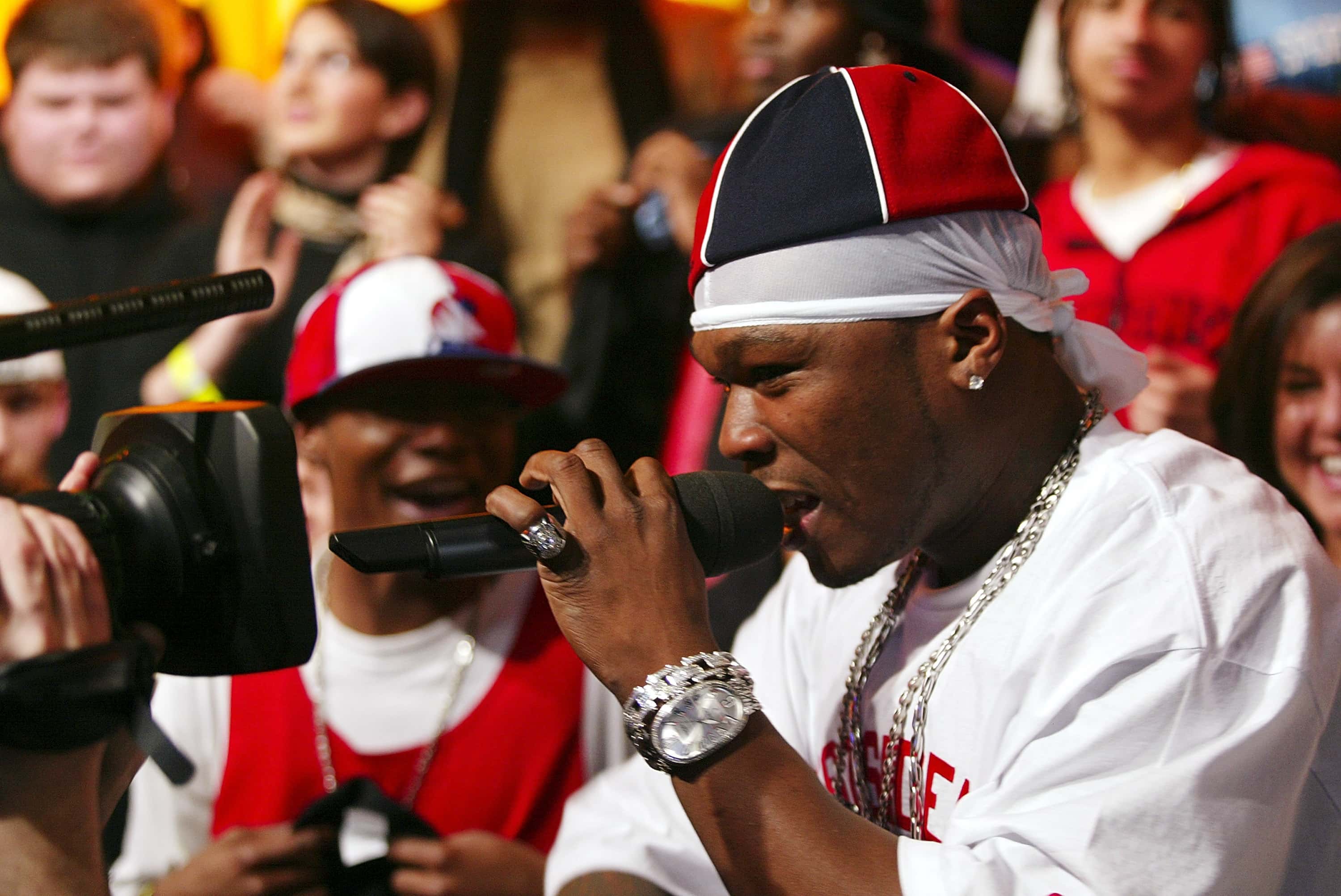 Rapper 50 Cent performs on MTV's "TRL"