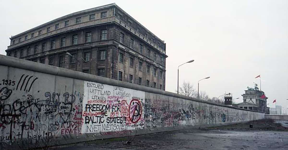 When Did The Berlin Wall Fall?