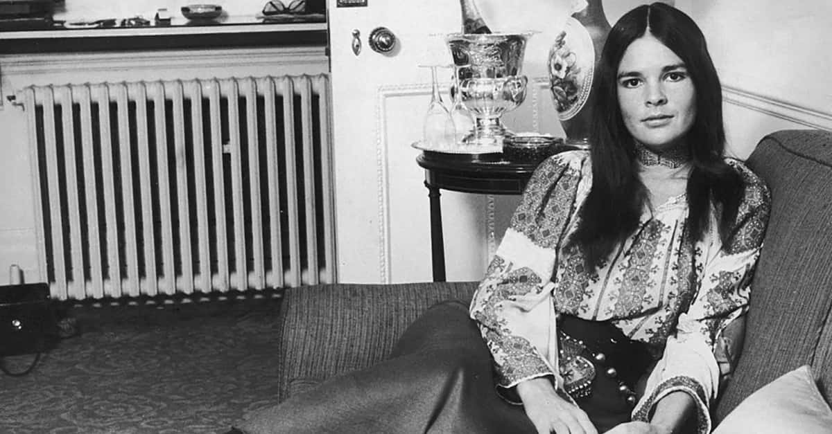Fiery Facts About Ali MacGraw, 70s Hollywood Ingenue