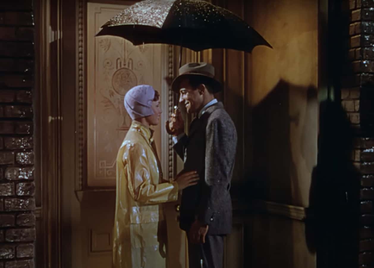 Gene Kelly and Debbie Reynolds  in Singin' in the Rain outside