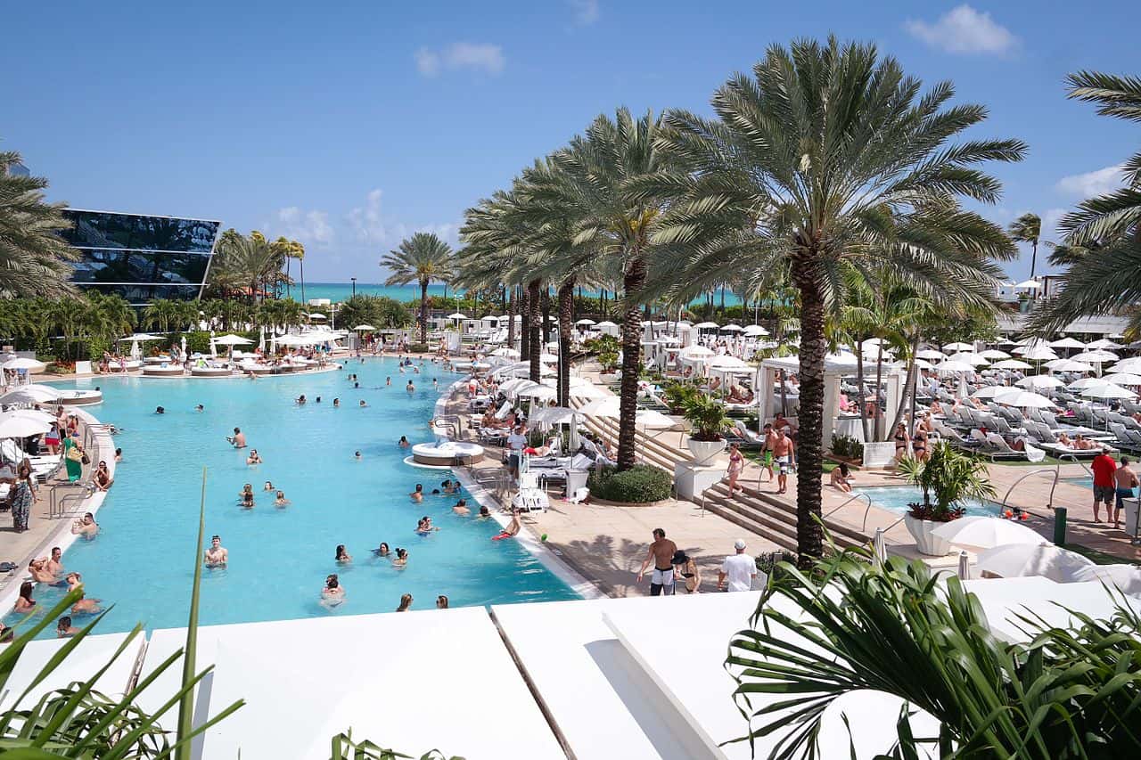 Gloria Guinness Facts