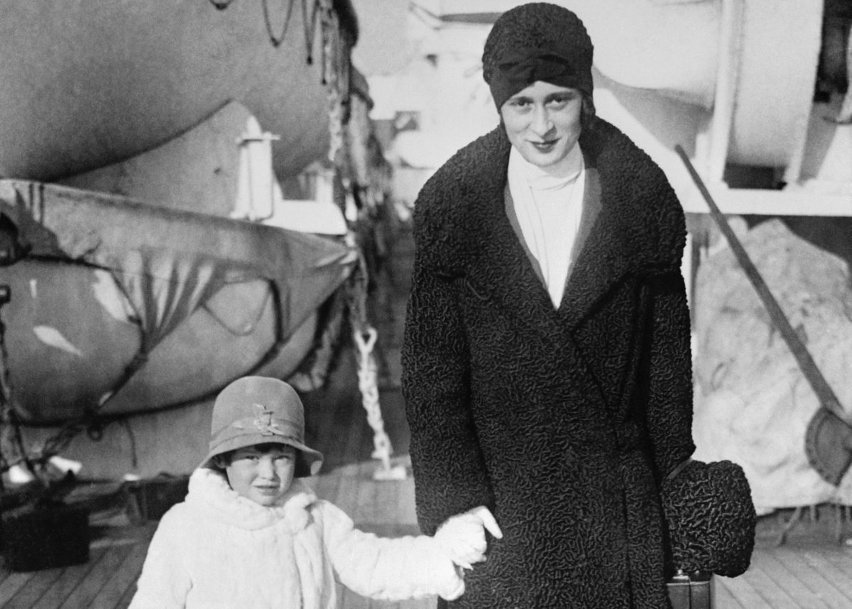 Gloria Morgan Vanderbilt and daughter