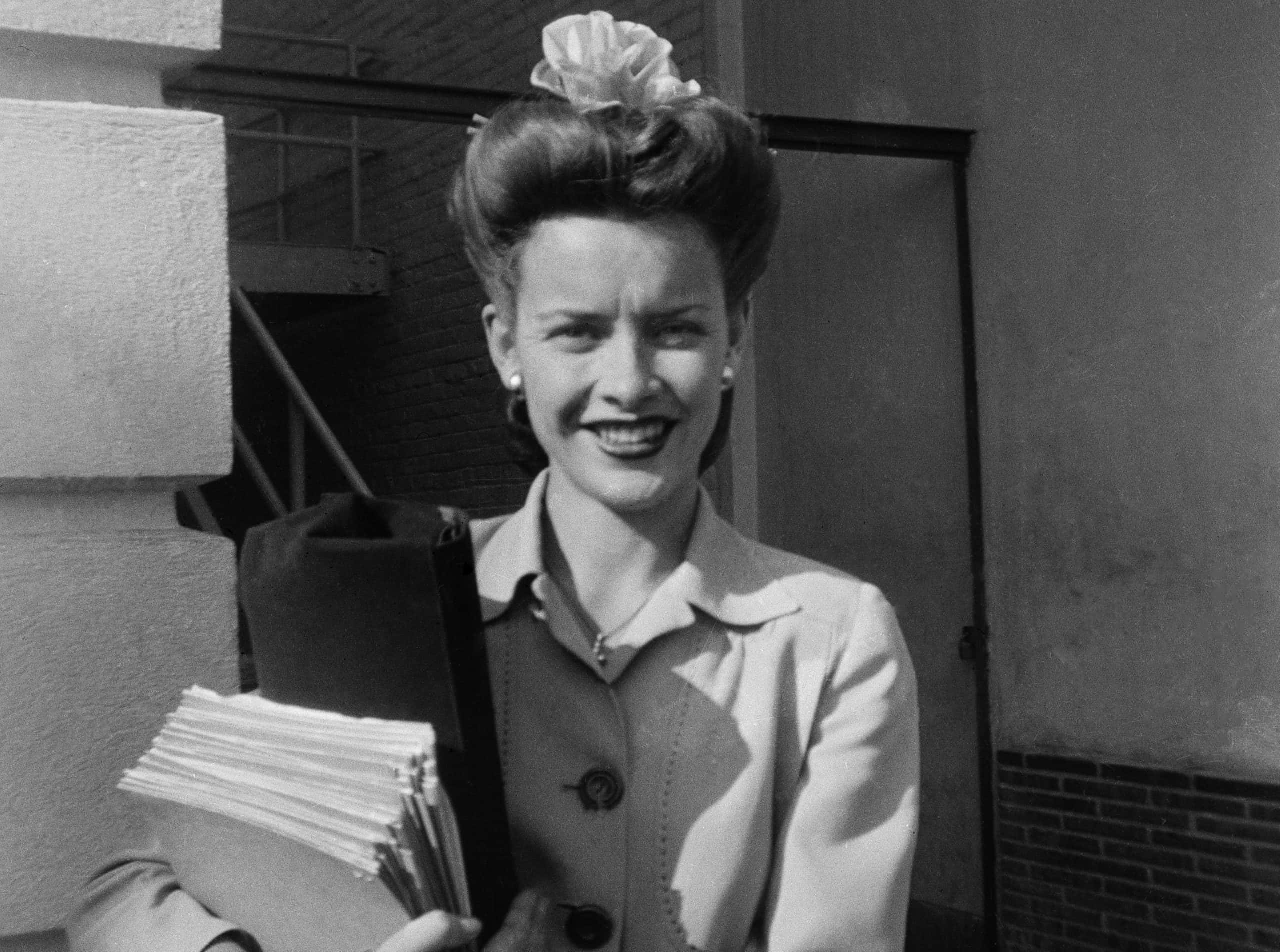 : Actress Susan Peters smiles as she poses 