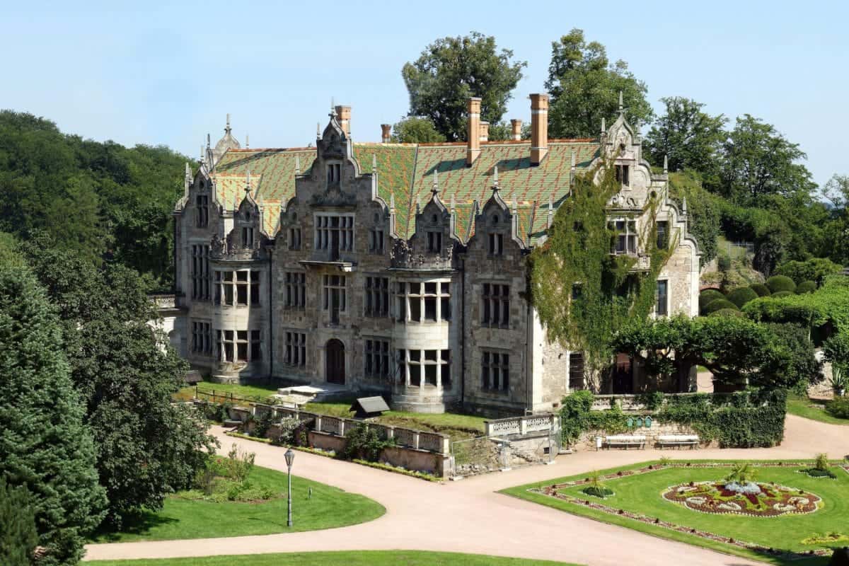 Secret Lives Of Rich People Facts