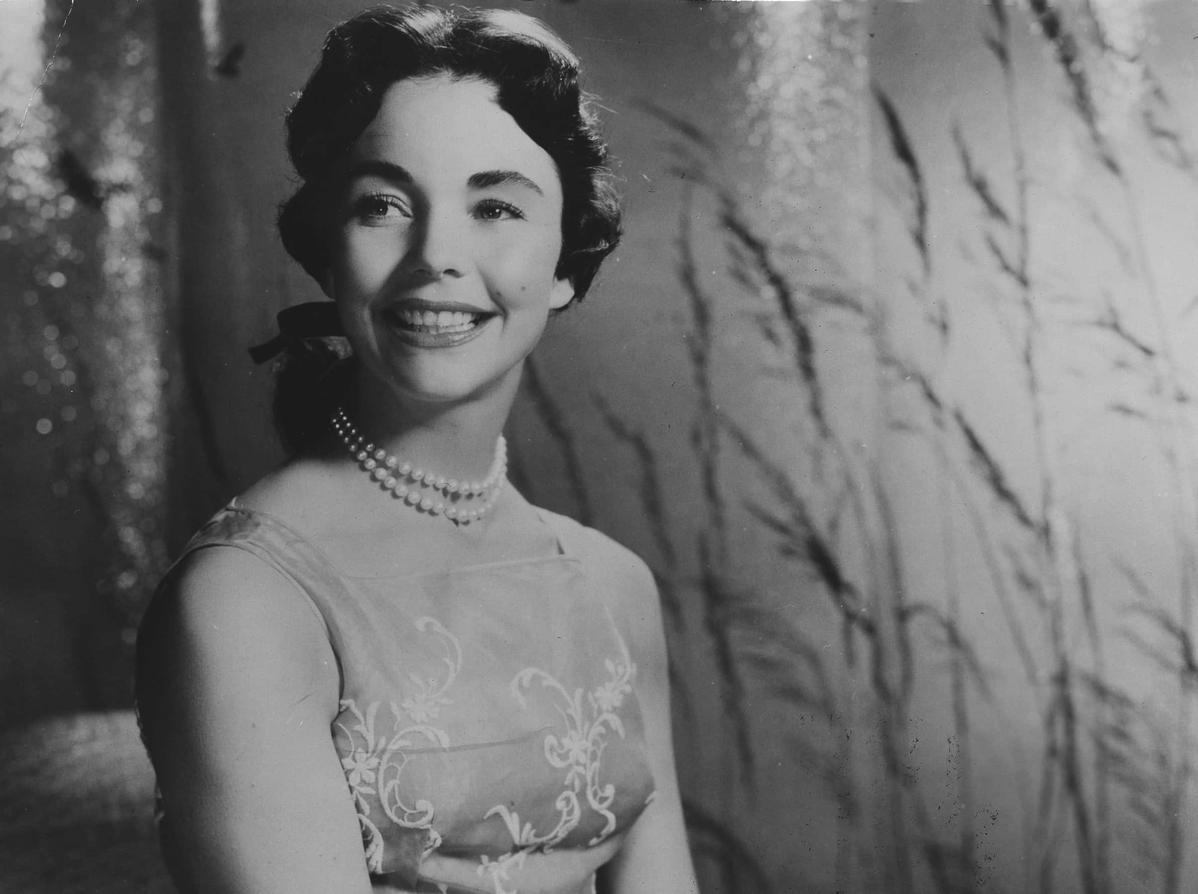 Jennifer Jones Facts