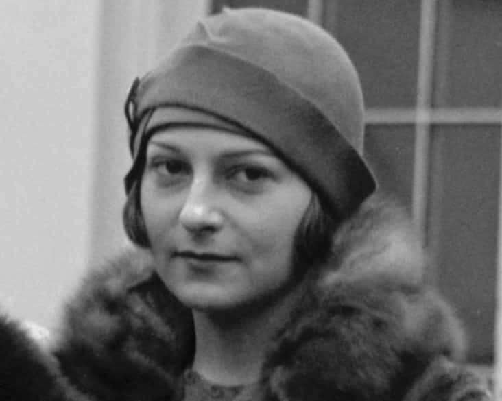 Jennifer Jones Facts