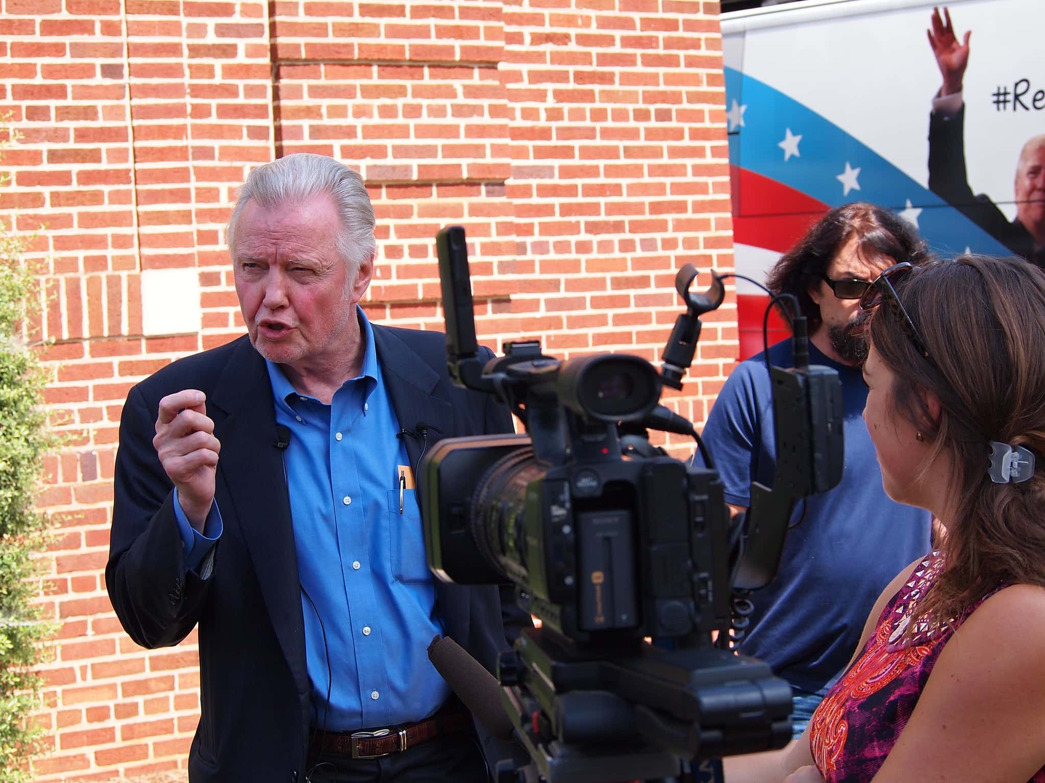 Angelina Jolie's Feud With Her Dad facts