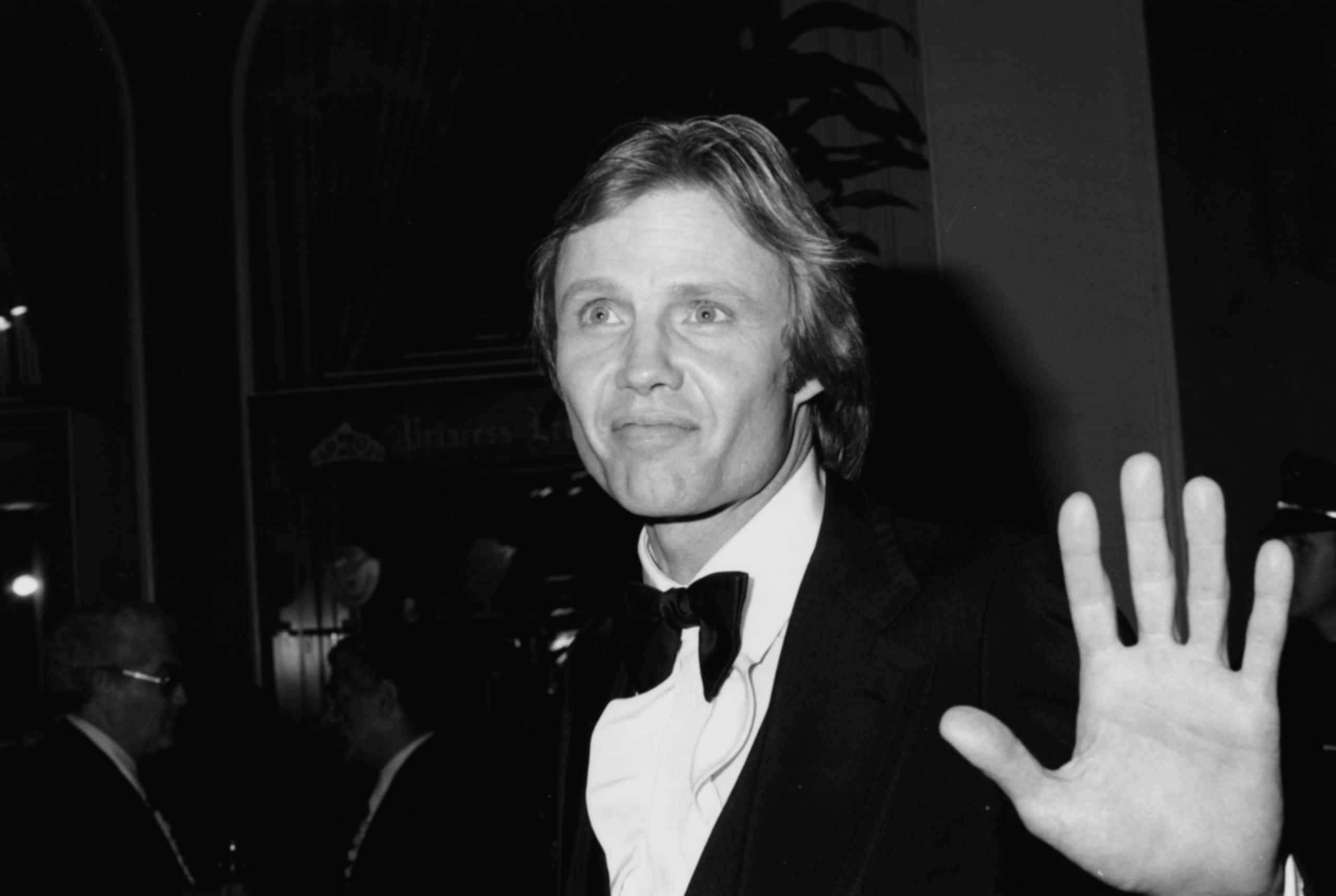 Angelina Jolie's Feud With Her Dad facts