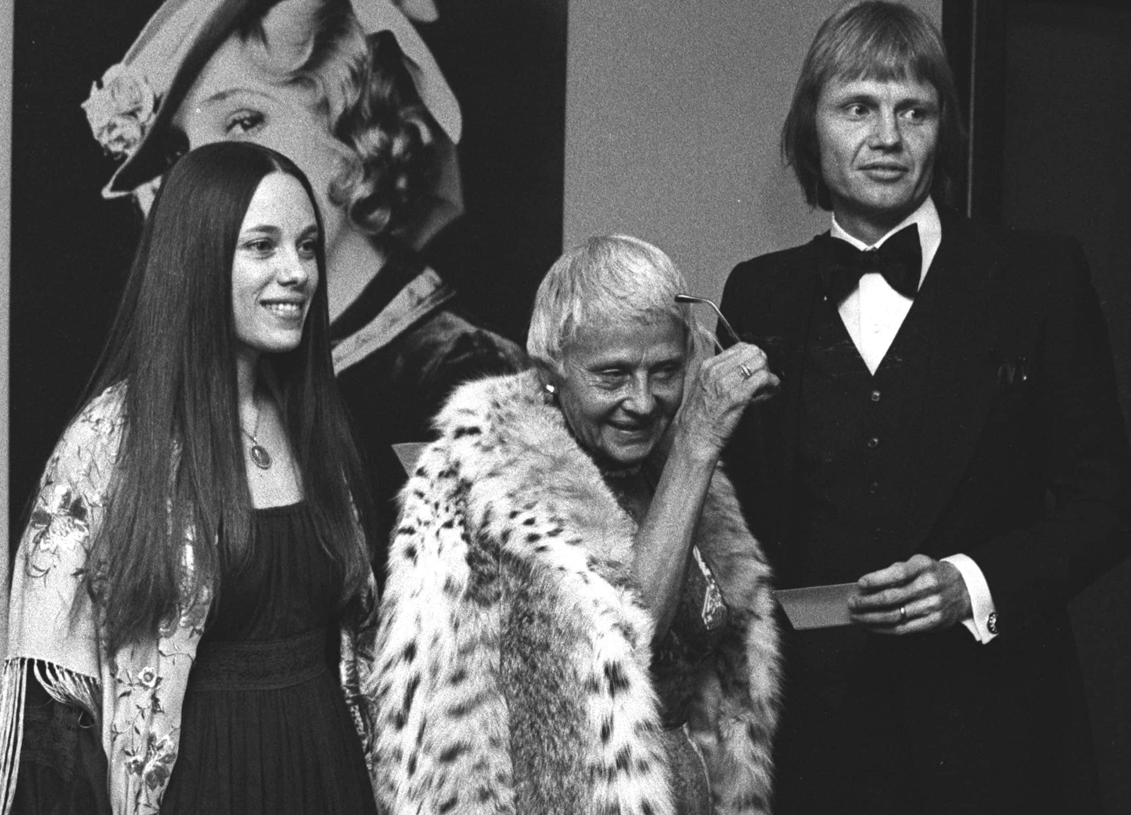 Angelina Jolie's Feud With Her Dad facts