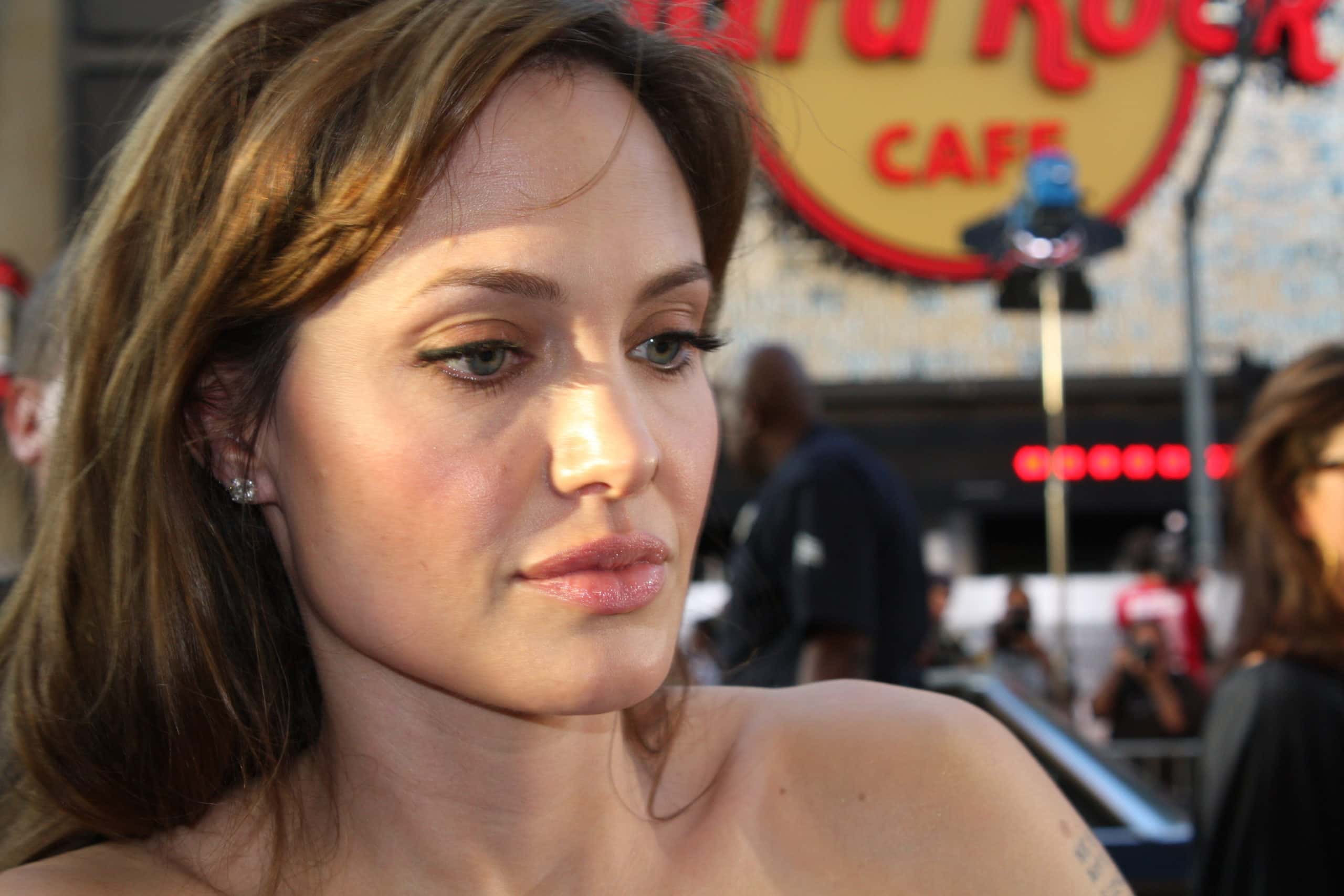 Angelina Jolie's Feud With Her Dad facts