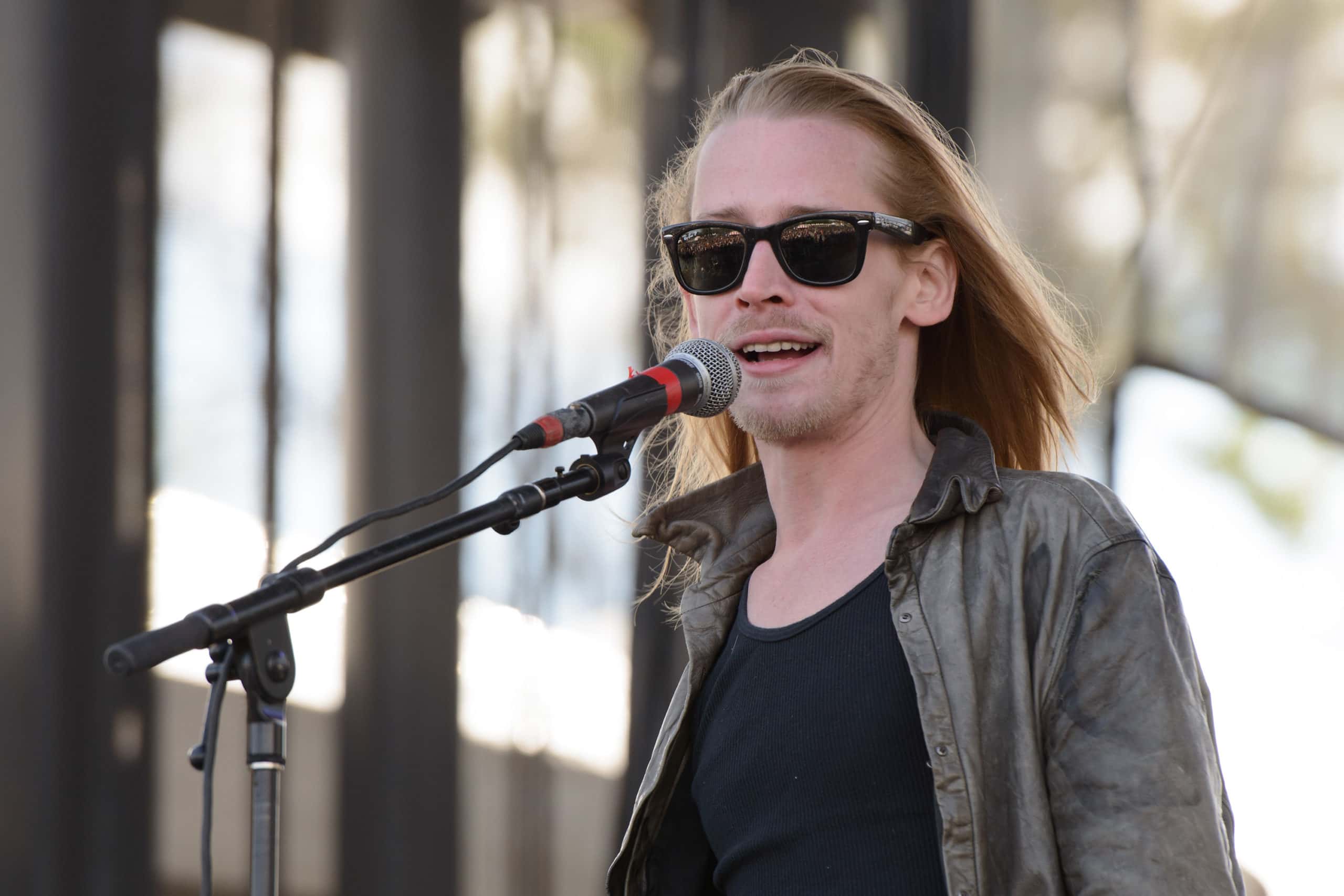  Macaulay Culkin of The Pizza Underground performs on stage 