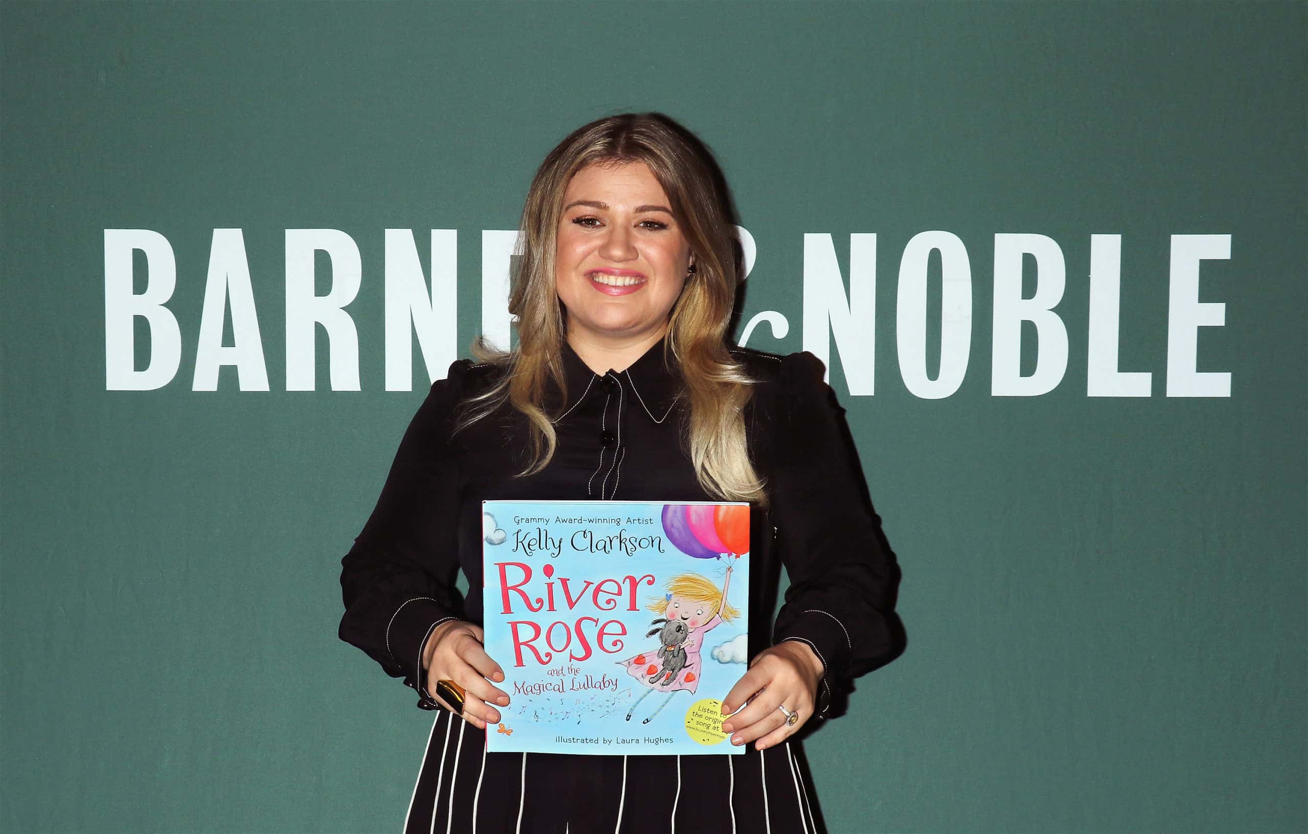 Singer Kelly Clarkson signs copies of her new book 