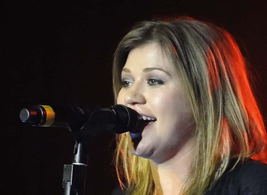 Kelly Clarkson Facts