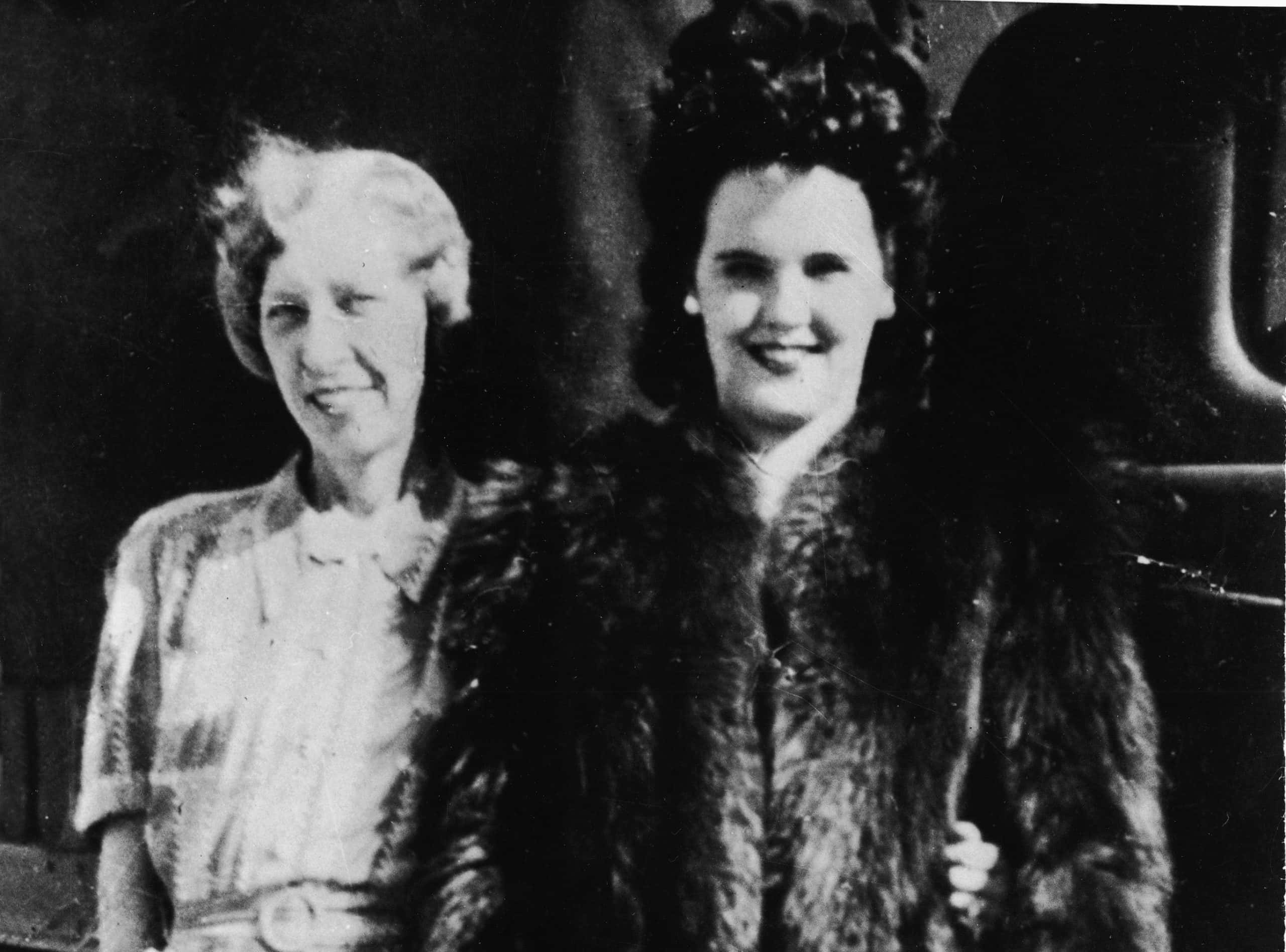 Elizabeth Short & Mother in fur coat