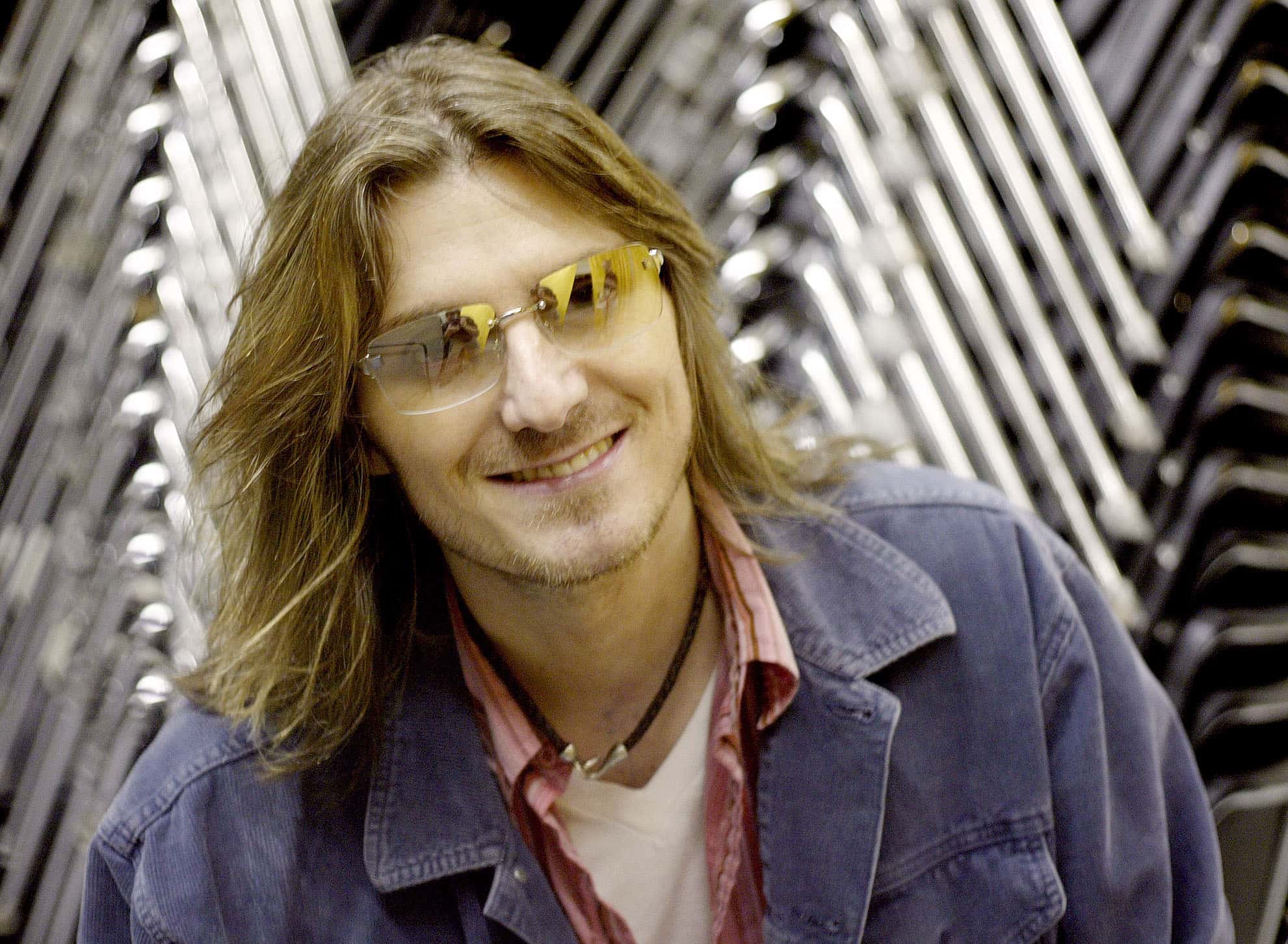 Portrait Photo of the comedian Mitch Hedberg smiling and facing the camera