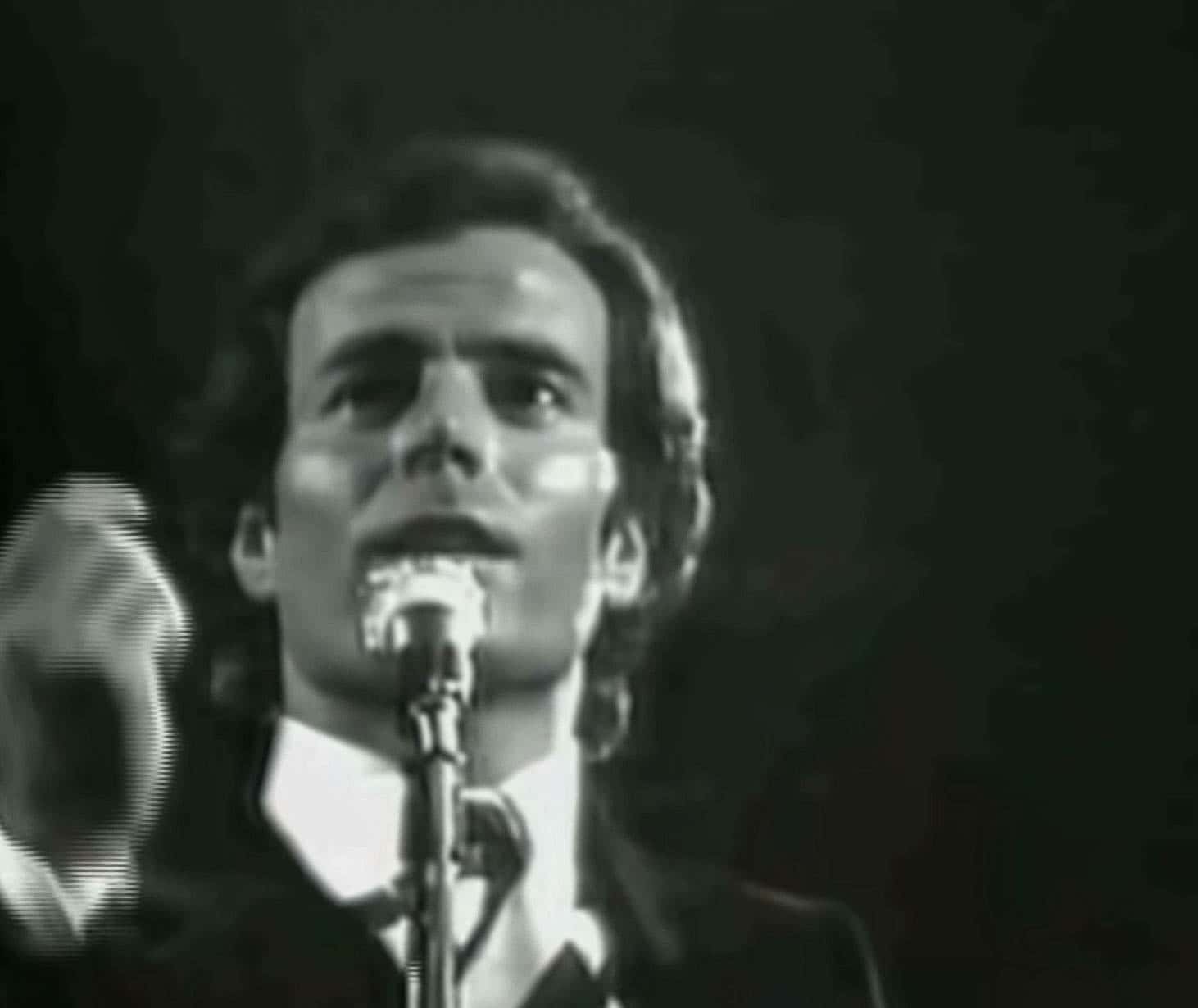 Julio Iglesias Facts