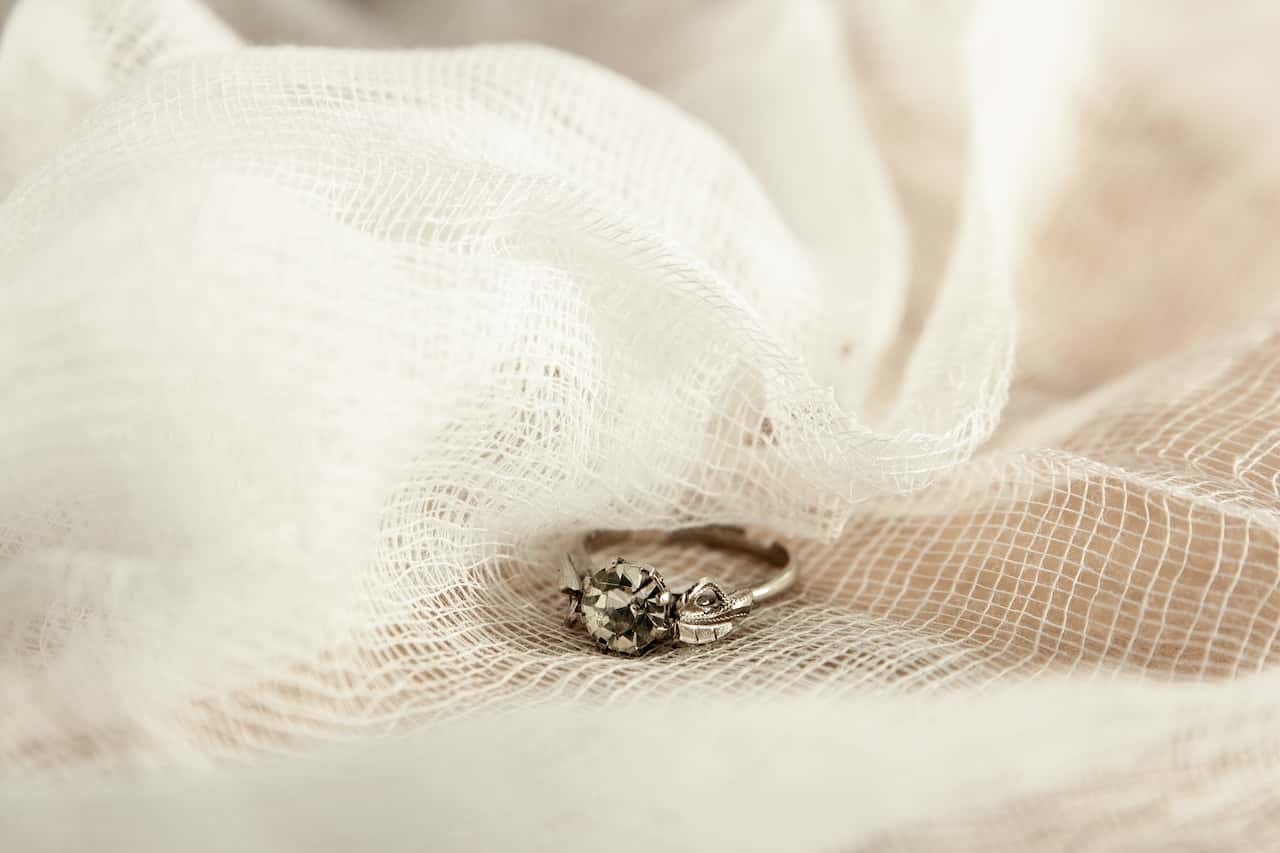 Blood-Curdling Paranormal Tales