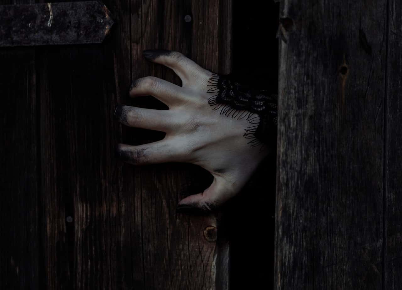 Blood-Curdling Paranormal Tales