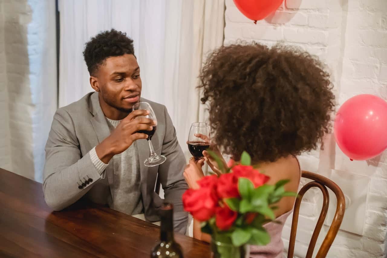 These First Date Red Flags Will Have You Swiping Left