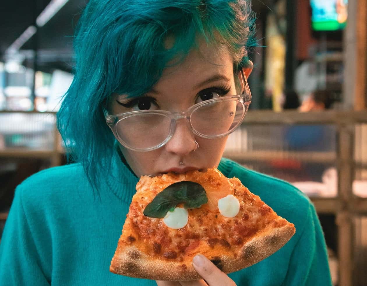 These First Date Red Flags Will Have You Swiping Left