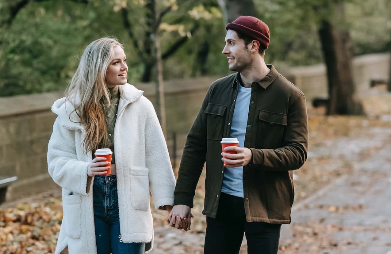 These First Date Red Flags Will Have You Swiping Left