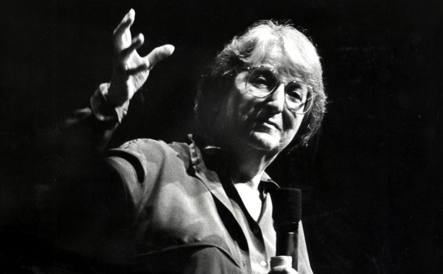 BK.0924.LINFIELD291984 file photo of Pauline Kael answering audience questions during UCLA lecture