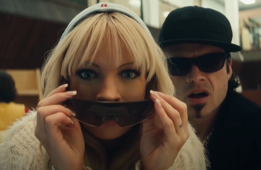 A snapshot of the movie Pam & Tommy