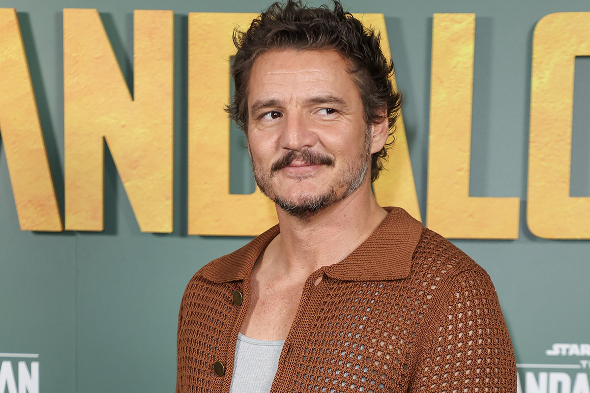Pedro Pascal attends the photocall for Disney's "The Mandalorian"