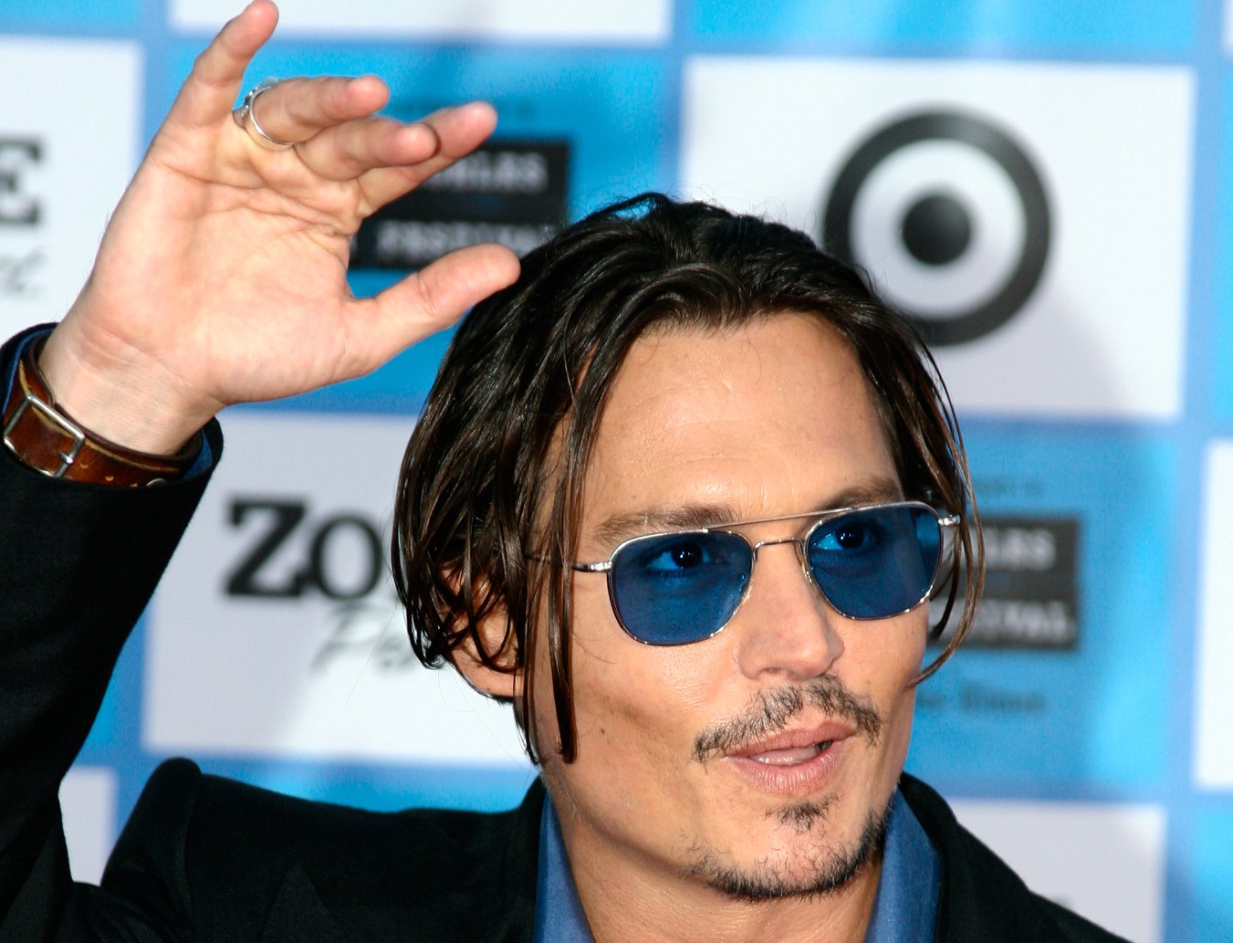 Actor Johnny Depp waives to the crowd - 2009