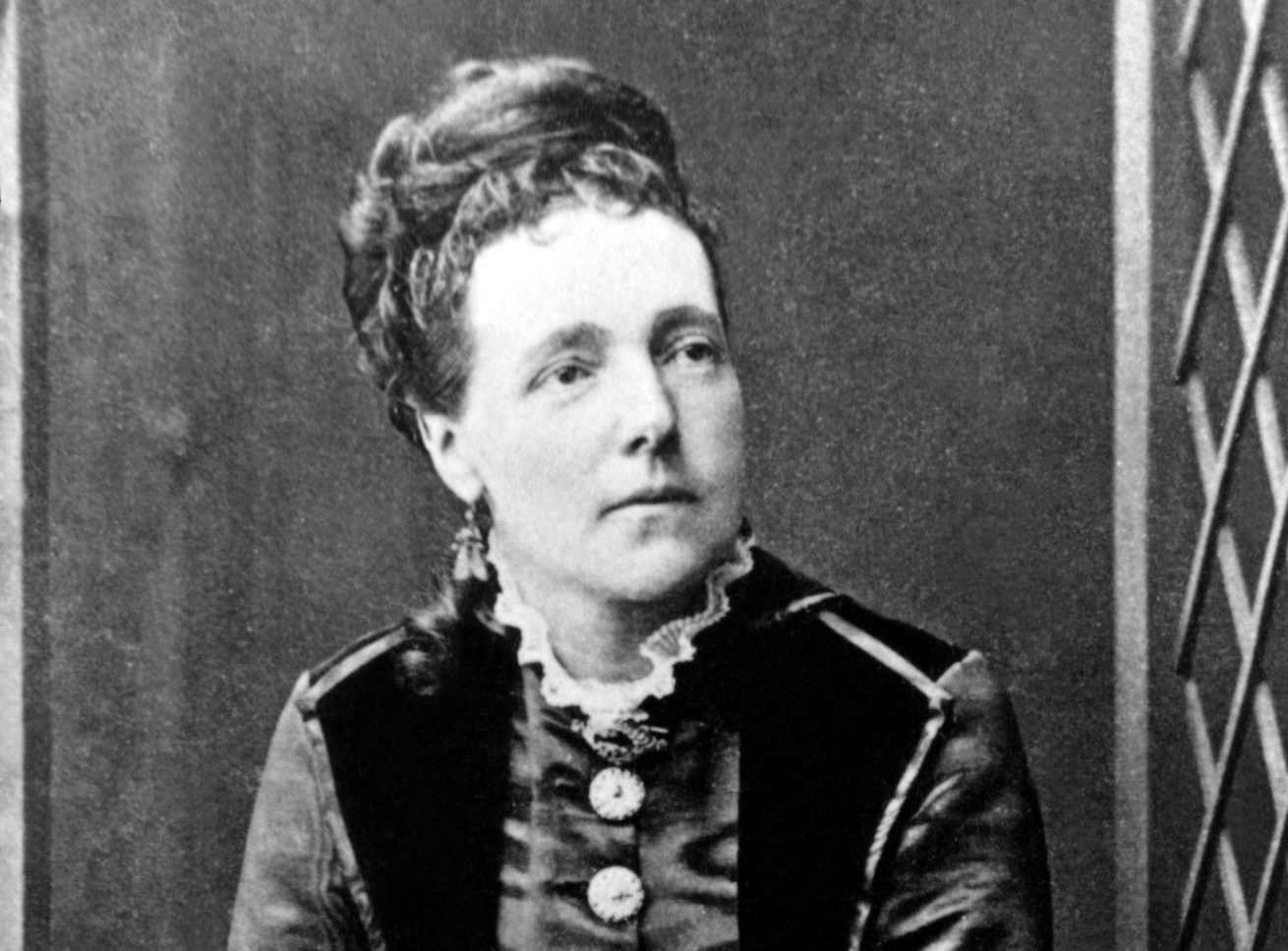 Caroline Lacroix Facts