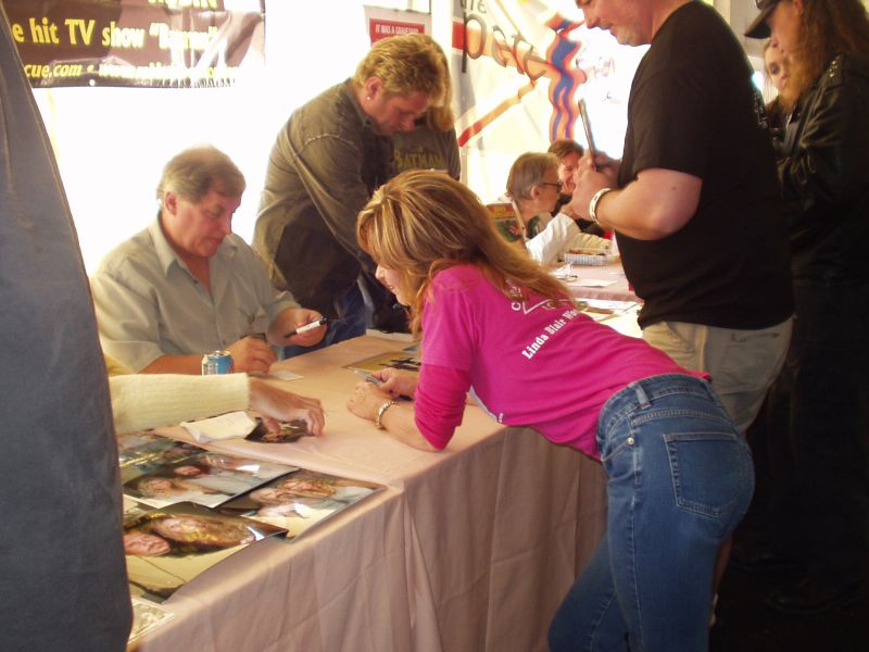 Linda Blair talking to Burt Ward in 2005 in pink shirt and jeans 
