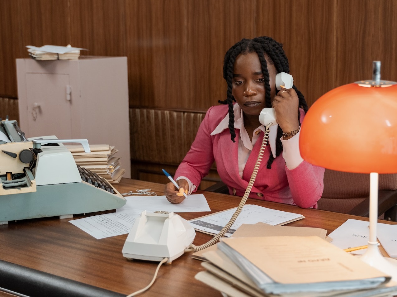 Woman talking on the telephone