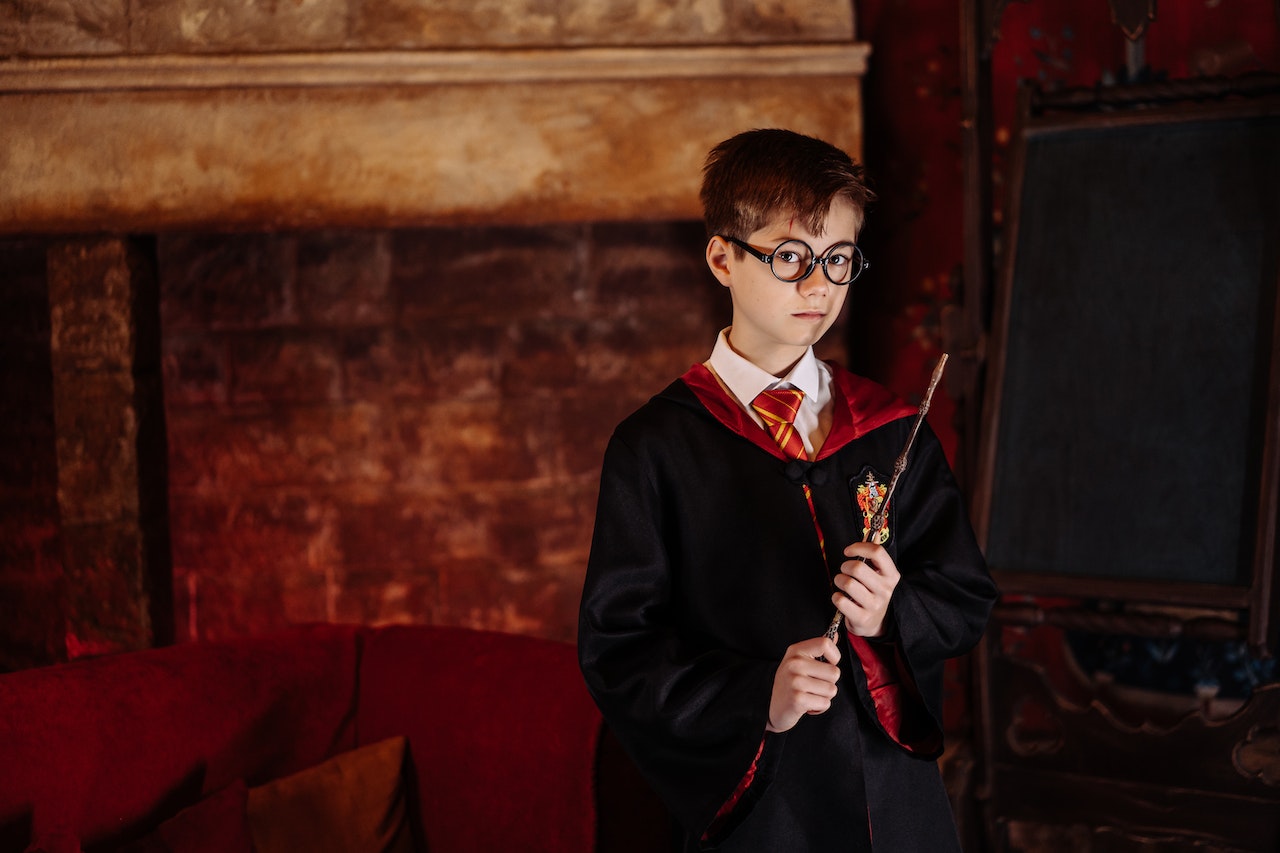 kid dressed up like Harry Potter