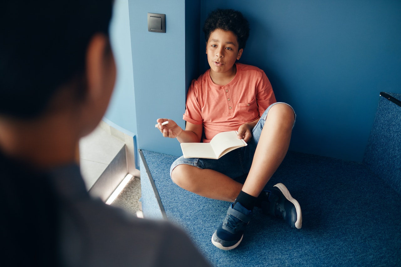 Two kids talking at school