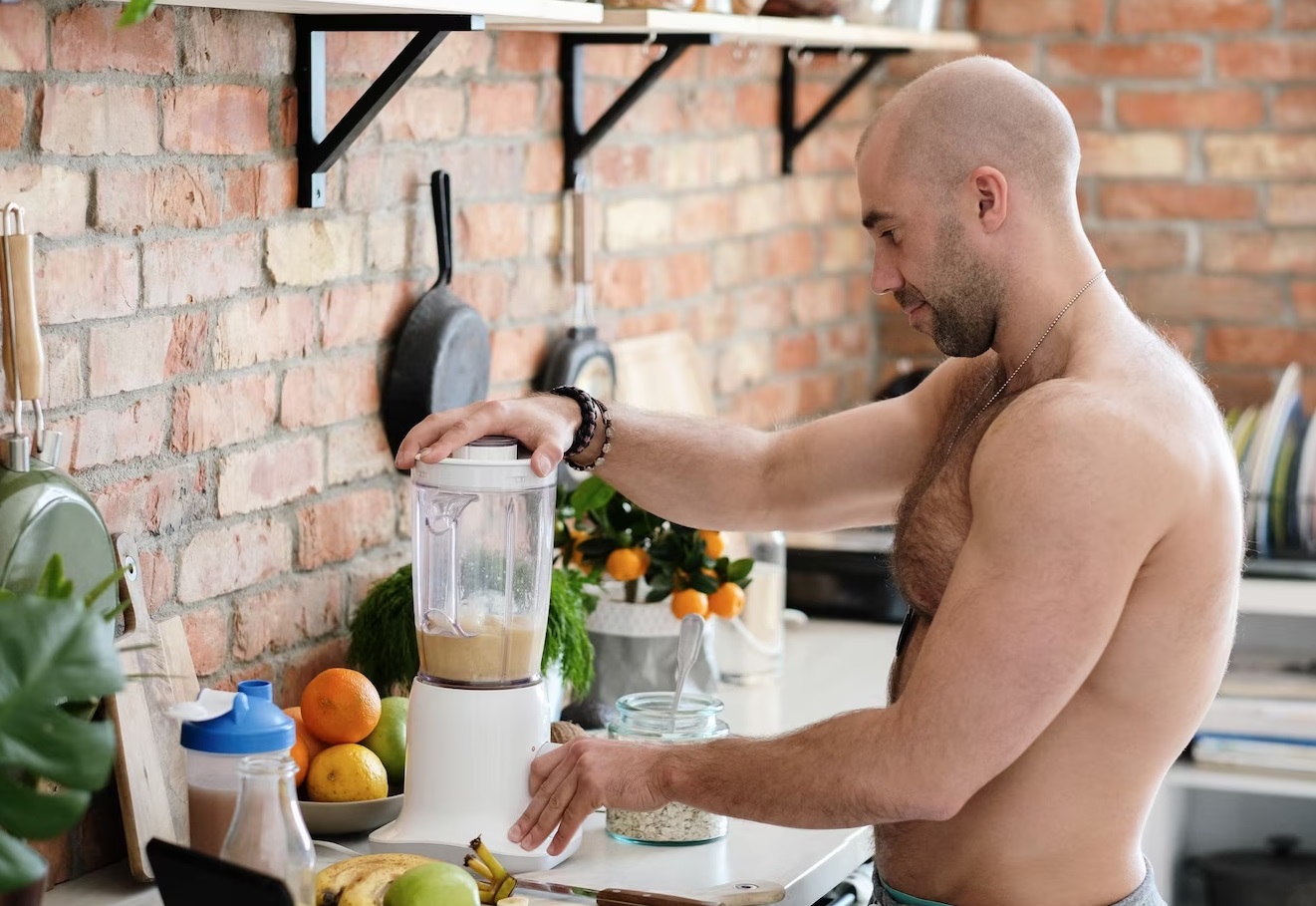 Man making smoothie