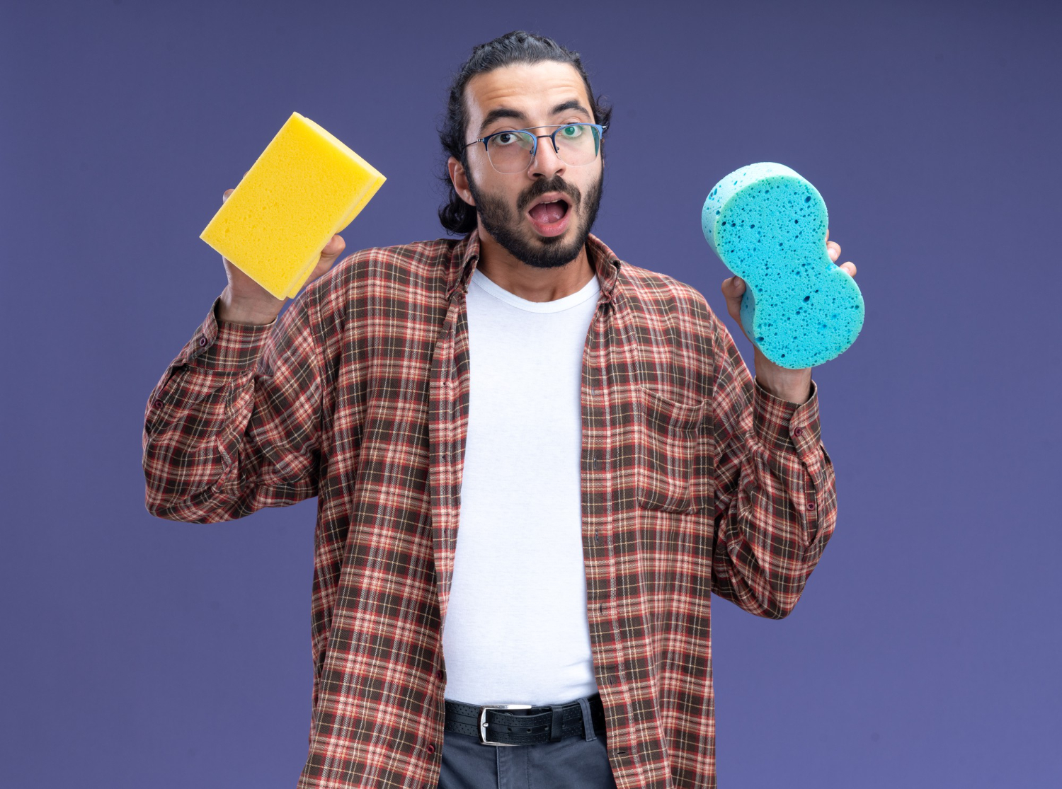 Man holding a sponges