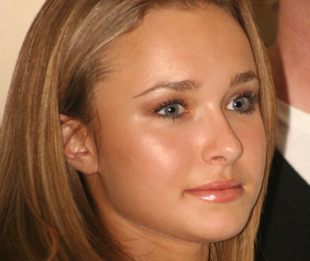 Portrait of Hayden Panettiere looking a side - 2007