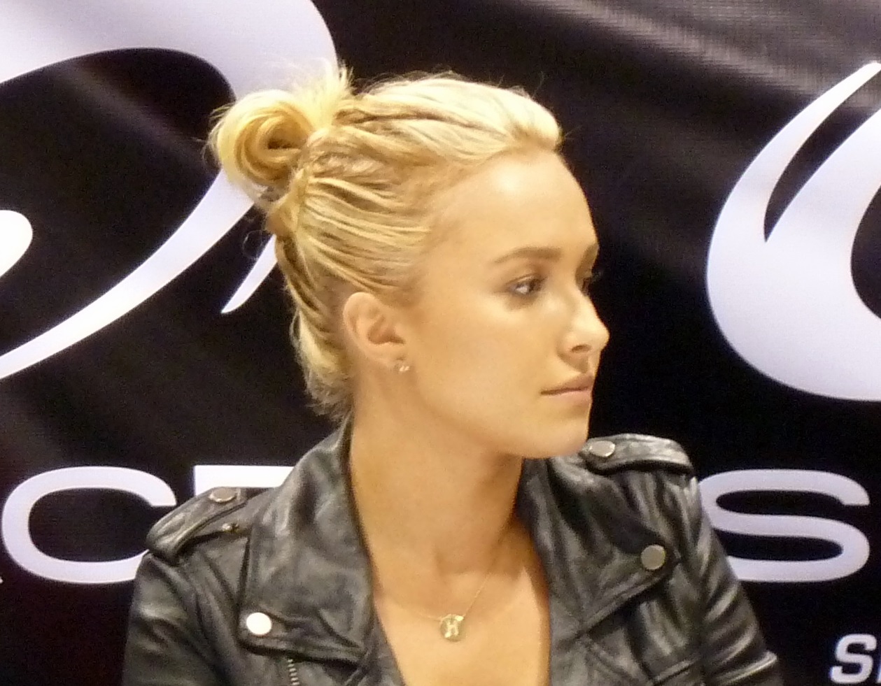 Photo of Hayden Panettiere wearing leather jacket - 2011