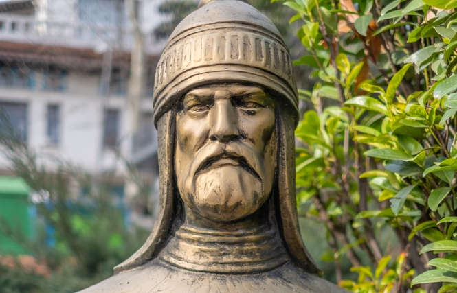 Bronze statue of Ruler Atilla in a park