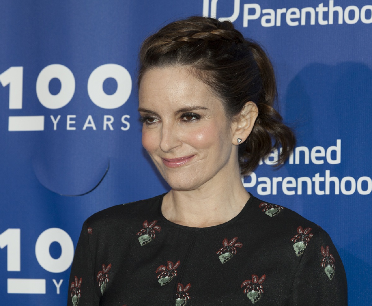 Tina Fey in black dress is looking at side - 2017