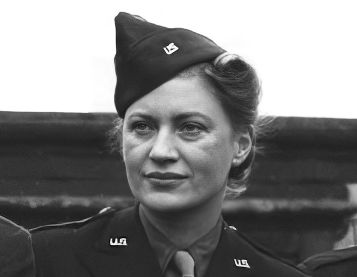 Lee Miller -  Female war correspondent during World War II - 1943