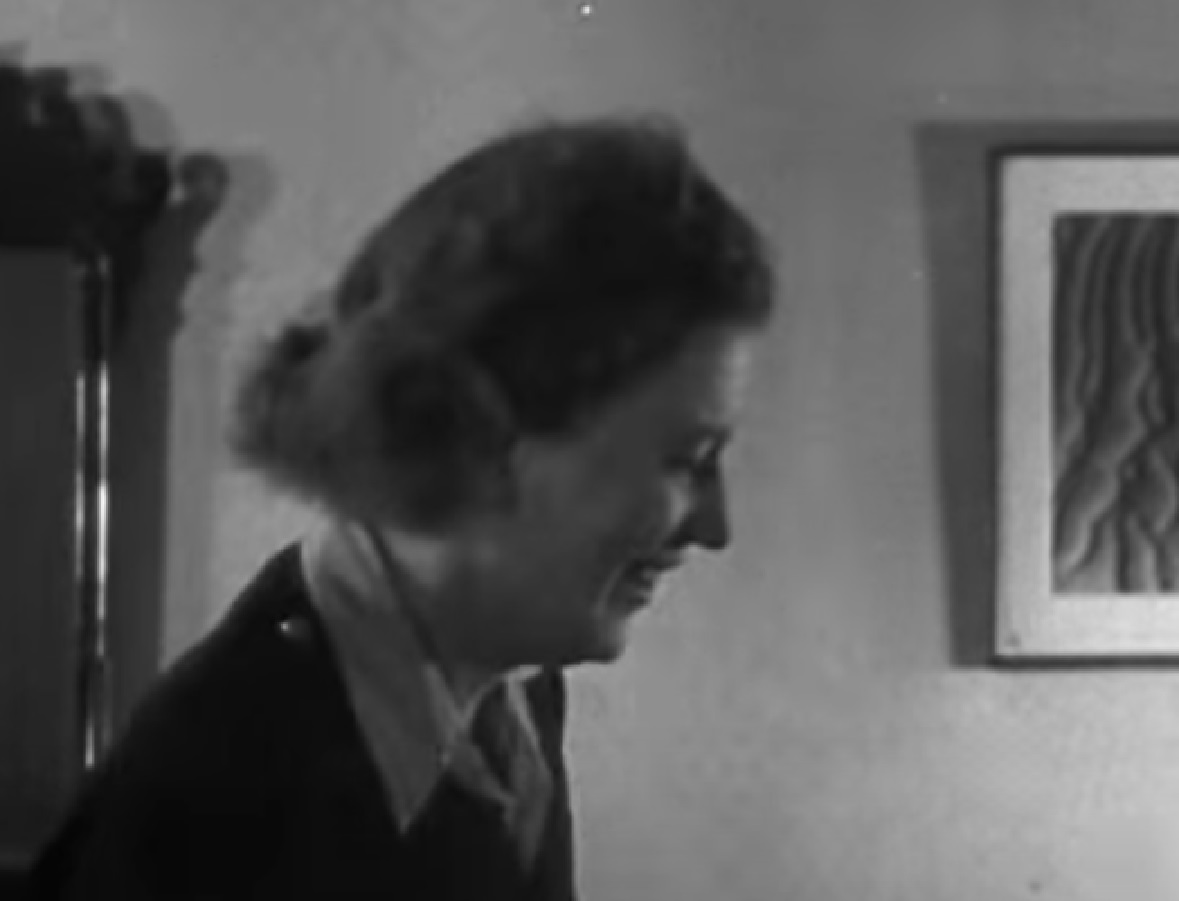 Screenshot: B&W Lee Miller is looking at side and laughing - from Lee Miller: Through the Mirror (1955)