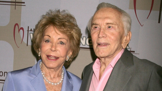 Anne Buydens and Kirk Douglas at the Heart Foundation gala