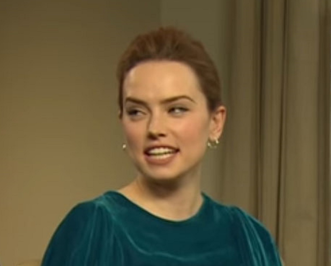 Daisy Ridley wearing green dress is looking at side - 2018