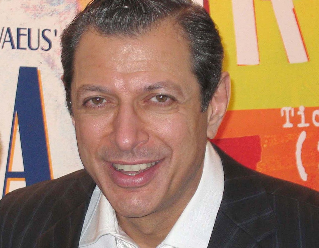 Jeff Goldblum in black suit is smiling - 2005