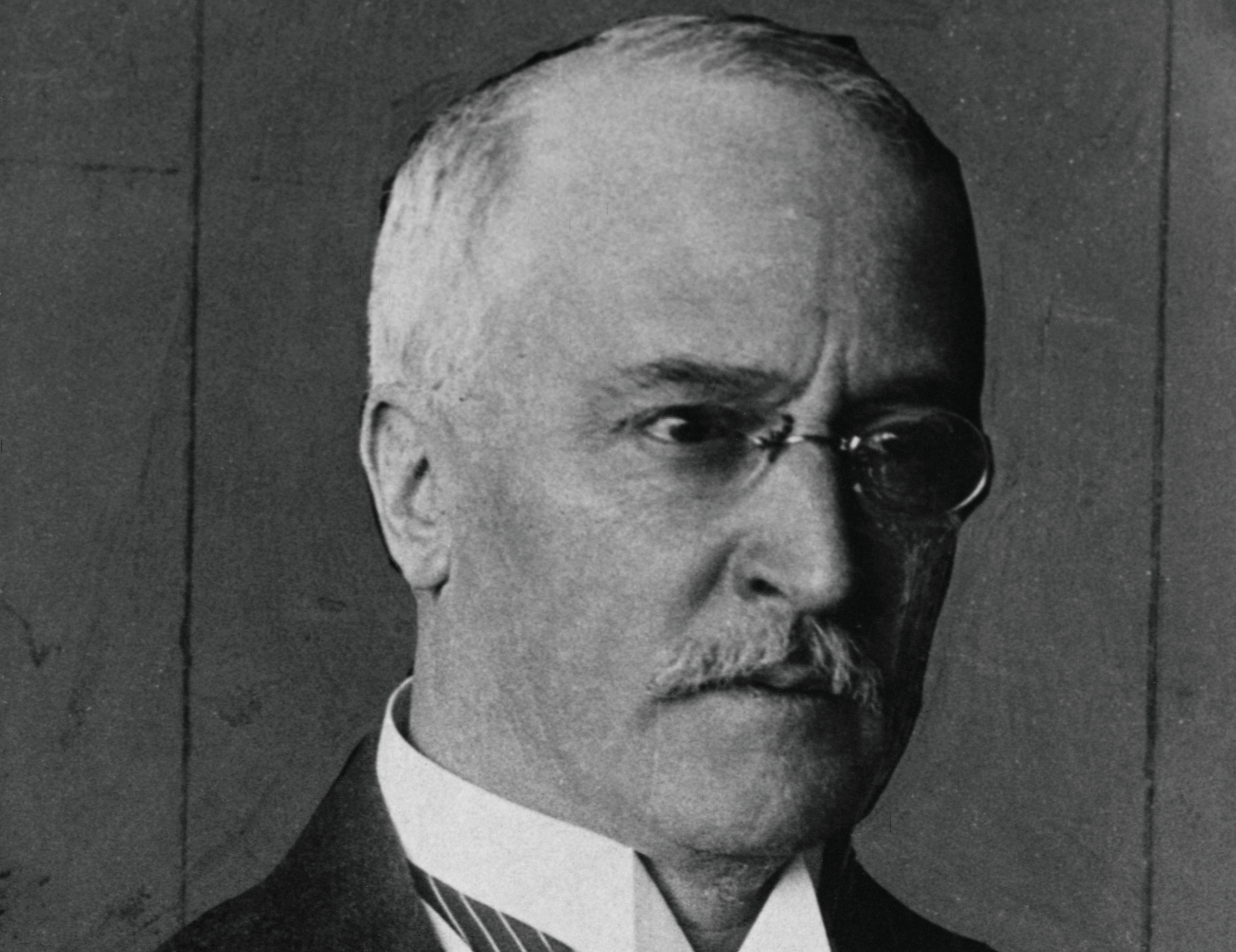Rudolf Diesel in suit