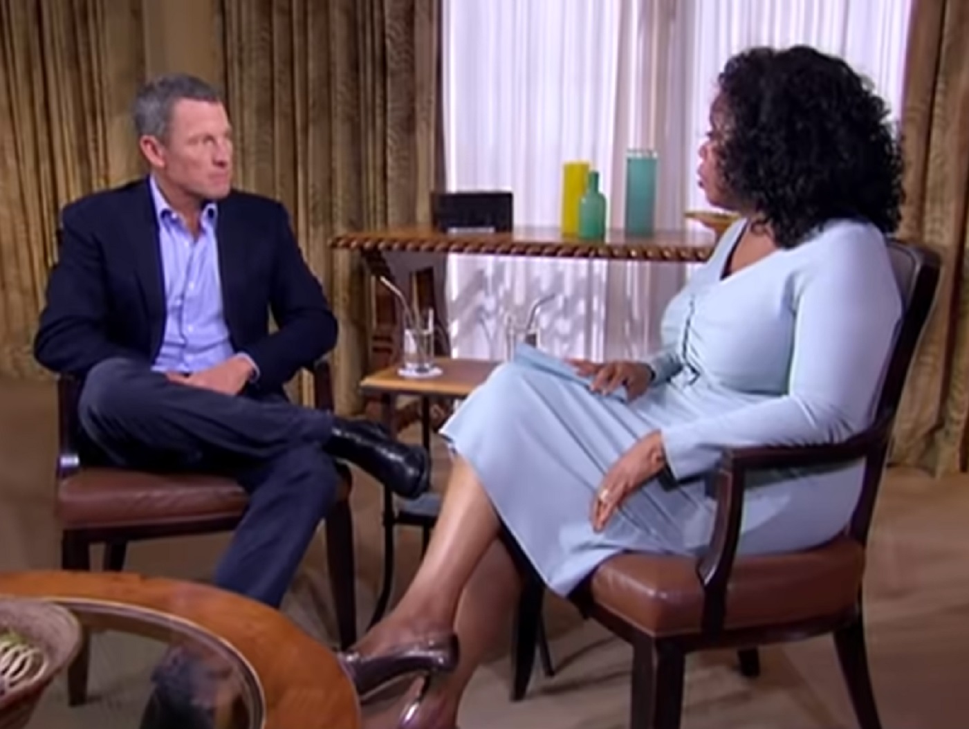 Screenshot: Lance Armstrong is talking with Oprah - from Stop At Nothing- The Lance Armstrong Story (2014)